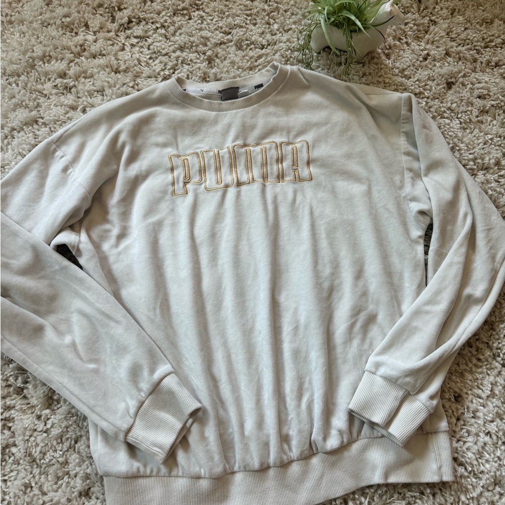 Puma cream and tan sweatshirt suede long sleeve vintage y2k top.